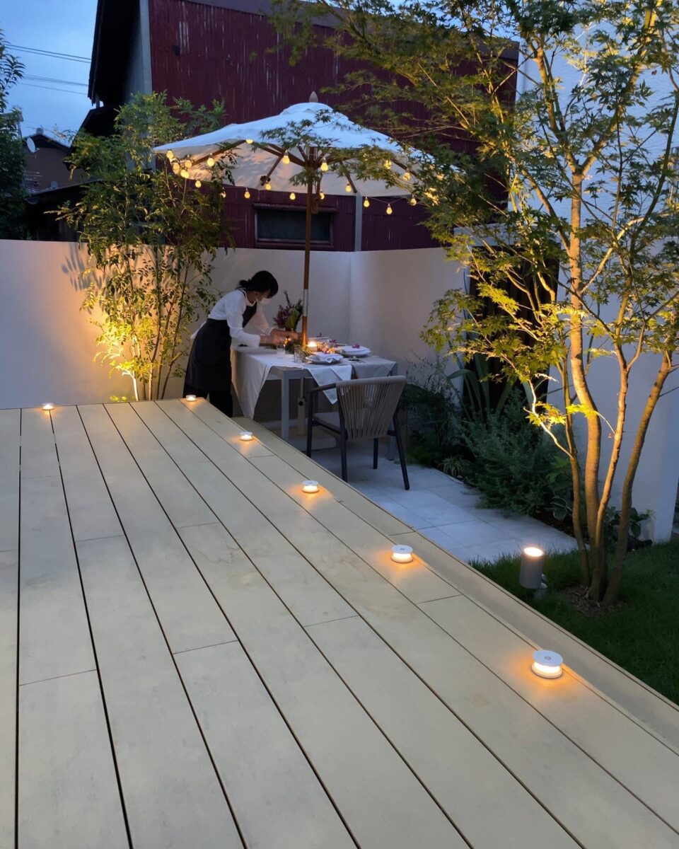 ⁡
【取扱商品のご案内】　
⁡
MoriMori LASMO　の照明は充電式でいろいろな場所において楽しむことができます。お庭はもちろんご自宅のさまざまな場所へ。テーブルデコレーション、お部屋のアクセント、夜に目が覚めた時のフットライトなどにもおすすめです。ライトは4個で１セットになっております。　
⁡
⁡
⁡